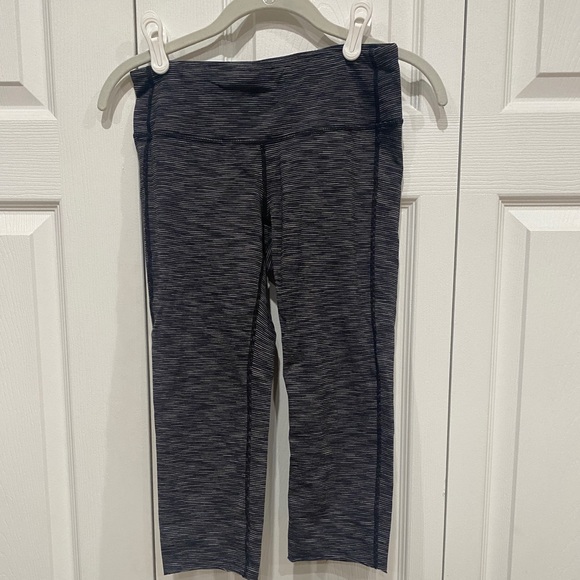 Athleta crop leggings - Picture 2 of 3